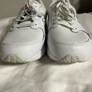 New Balance 411 Comfort Ride sneakers, women’s size 9.